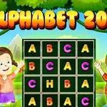 Doi copii zâmbitori lângă un tablou de joc cu litere colorate pe un fundal de natură