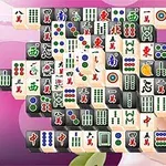 Piese de Mahjong aranjate pe un fundal roz cu motive florale delicate