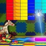 Blocuri colorate strălucitoare suspendate deasupra unui peisaj cu jucării, inclusiv un cal de lemn și un trenuleț, cu un dreptunghi roz și o minge de lumină în mișcare