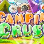 Text colorat Camping Crush pe fundal de natură cu corturi, cameră foto și lanternă