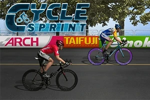 Doi cicliști concurează pe un drum asfaltat, cu reclame pe margine și copaci în fundal