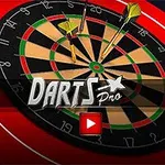 Trei săgeți galbene înfipte într-o țintă de darts cu design concentric, însoțite de textul Darts Pro