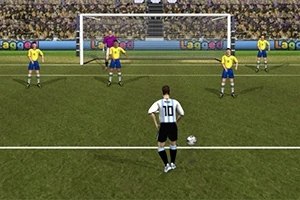 Un jucător de fotbal în tricou alb-negru se pregătește să execute un penalty, în fața unui portar și a patru apărători în tricouri galbene, pe un teren cu porți și public în fundal