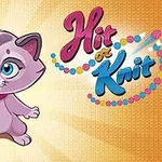 Pisicuță zâmbitoare cu ochi mari și ghem de lână albastră în labă, alături de text colorat „Hit or Knit” pe un fundal galben