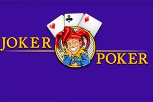 Siglă cu un joker zâmbitor în centru, încadrat de trei cărți de joc și textul Joker Poker pe un fundal albastru