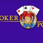 Siglă cu un joker zâmbitor în centru, încadrat de trei cărți de joc și textul Joker Poker pe un fundal albastru