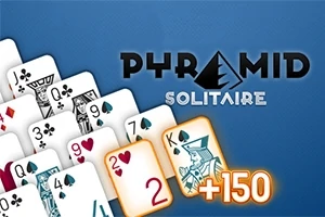 Cărți de joc aranjate în formă de piramidă pe un fundal albastru, cu textul Pyramid Solitaire și un punctaj de +150