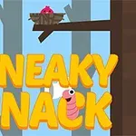 Textul Sneaky Snack cu un decor de pădure în fundal și un pui de pasăre într-un cuib