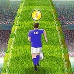 Un fotbalist în tricou albastru, cu numărul 10, aleargă pe un teren verde colectând o monedă aurie, în timp ce un stadion plin se vede în fundal