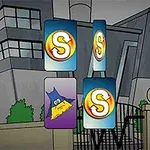 Cărți de joc suprapuse cu simboluri și o mască erou în fața unei clădiri moderne