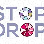 Text albastru STOP DROP cu literele O reprezentate ca diagrame colorate pe fundal geometric