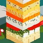 Un șoricel trage o piesă dintr-un turn de brânzeturi diverse pe o farfurie